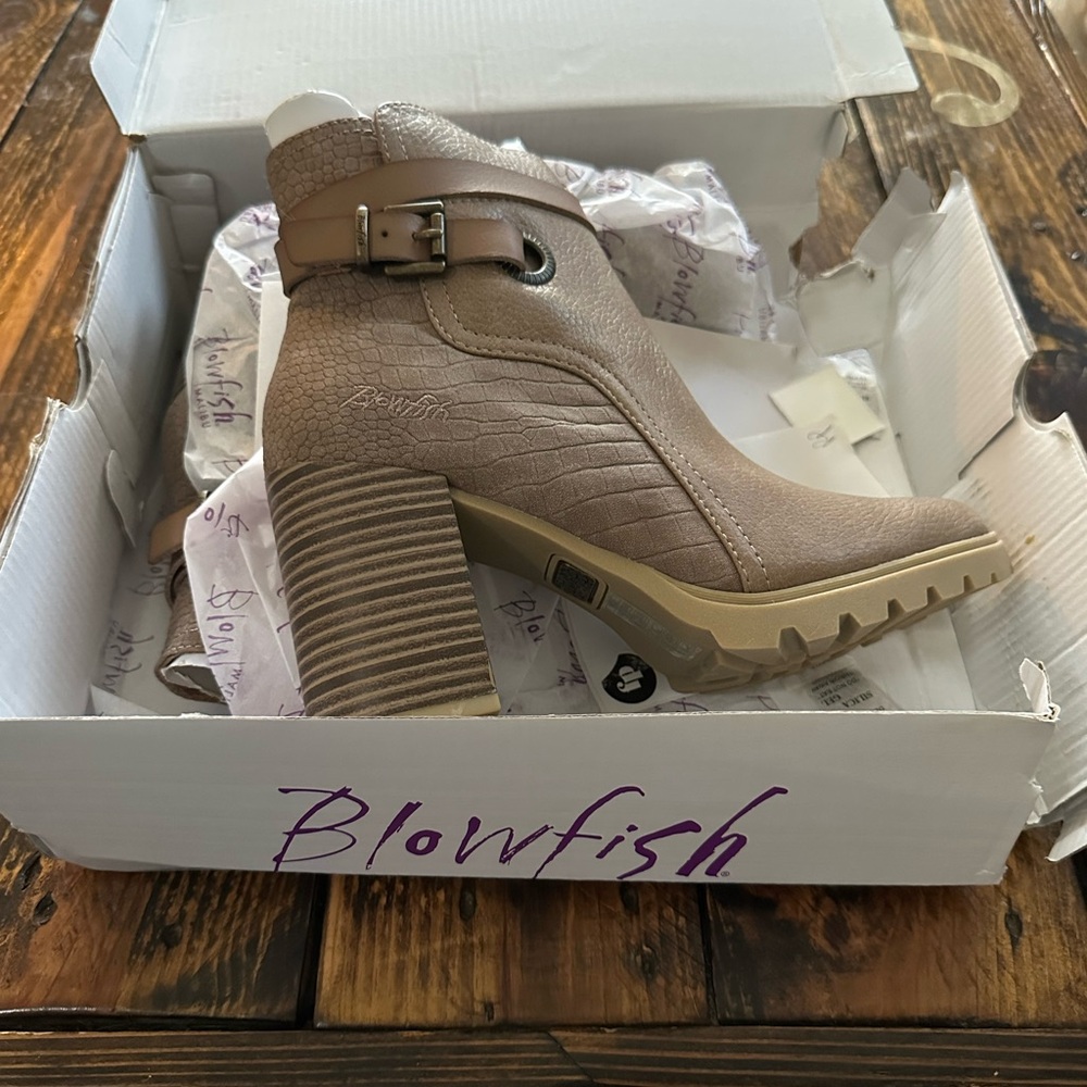 Blowfish Women's Tan Ankle Boots